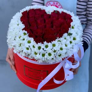 Коробка хризантемы и розы сердцем R1139