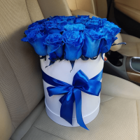 19 синих роз в высокой шляпной коробке R549