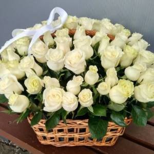Корзина 51 крупная белая роза R488